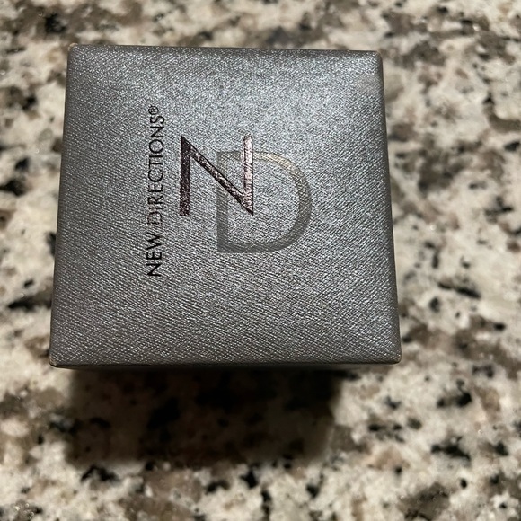 💛New Direction Cubic Zirconia Citrine “Tear Drop” Earrings - Picture 3 of 7